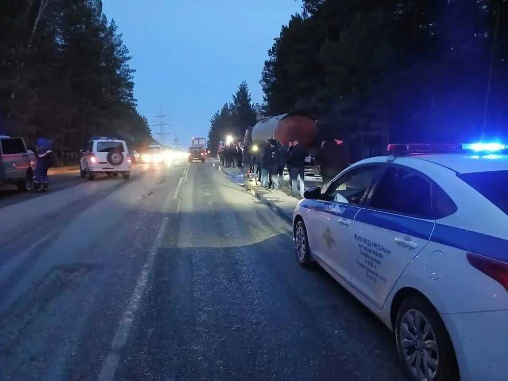 В Томской области произошло ДТП с грузовиком перевозившем топливо