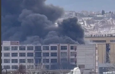 На правом берегу Красноярска в районе Энергетиков тушат крупный пожар