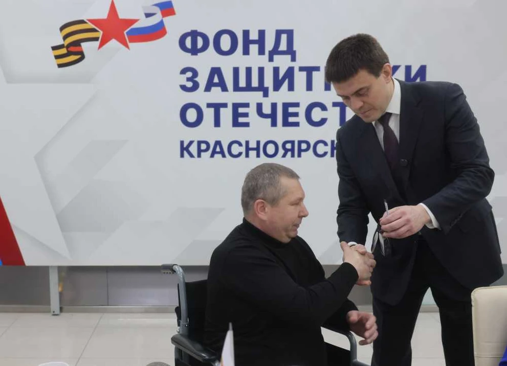 Участникам СВО из Красноярского края вручили адаптированные автомобили