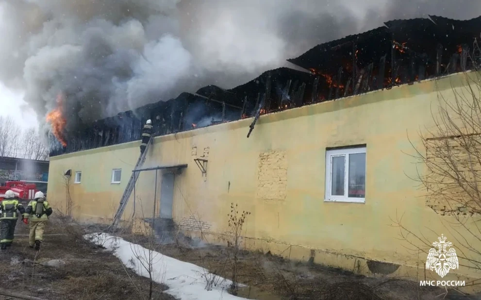 В Томской тушили пожар в магазине на площади 1200 квадратных метров  
