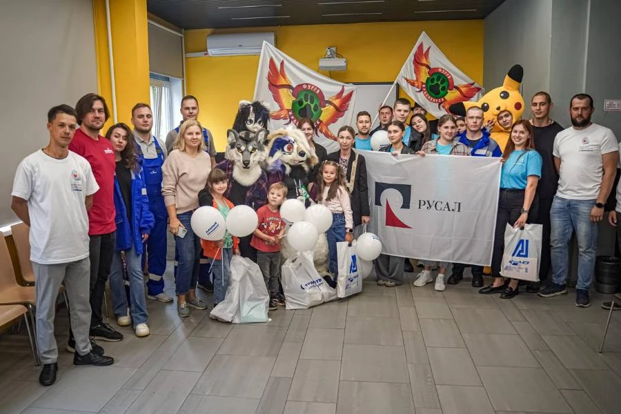 В Красноярске молодые специалисты РУСАЛа накануне 1 сентября подарили праздник первоклассникам