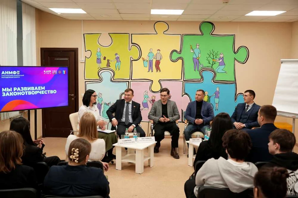 Жильё, демография и карьерные гарантии: о чём говорили депутаты и молодёжь на форуме в Норильске
