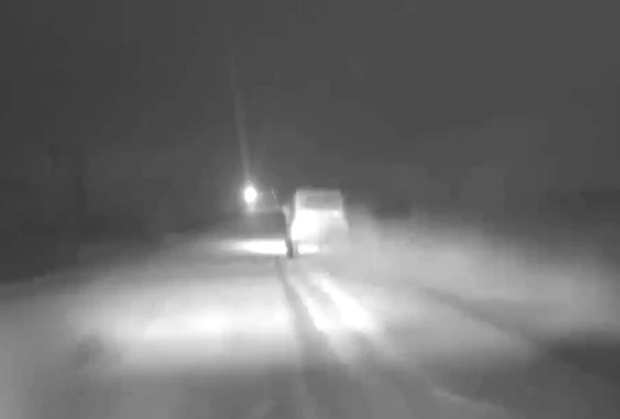 В Кузбассе водитель снёс шлагбаум скрываясь от полиции  