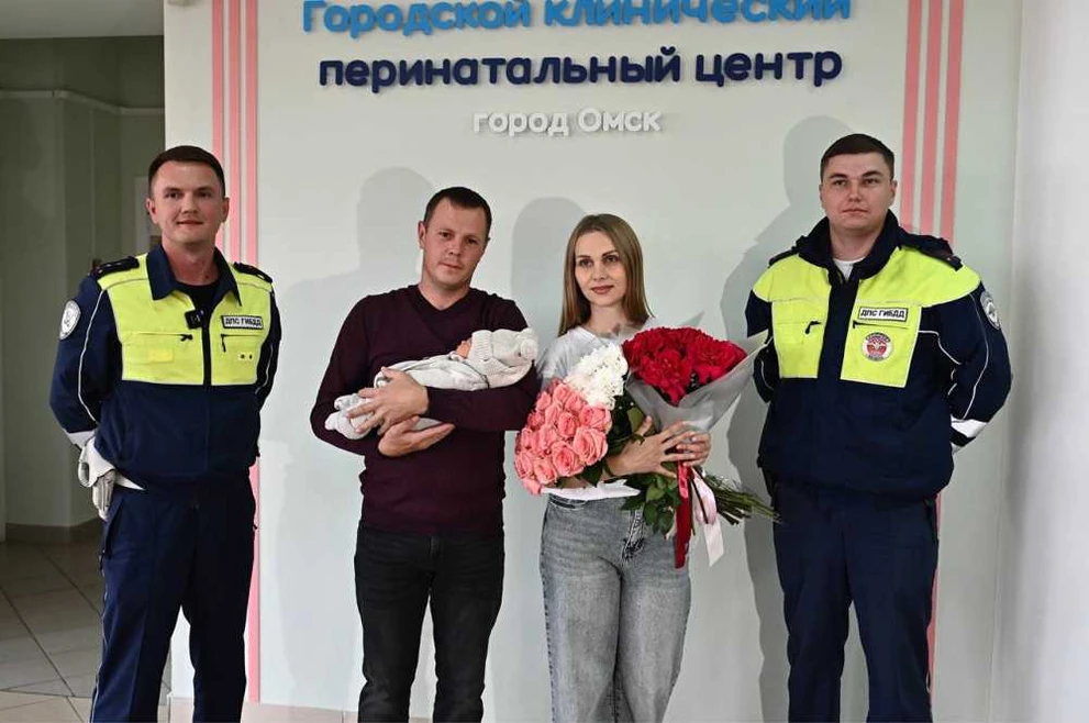 Полицейские из Омска спасли жизнь и здоровье матери и ребёнку