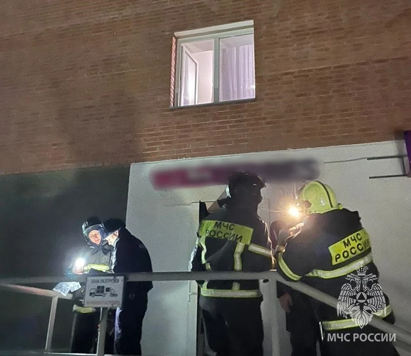 В Хакасии пожарные эвакуировали пять человек из задымленного здания