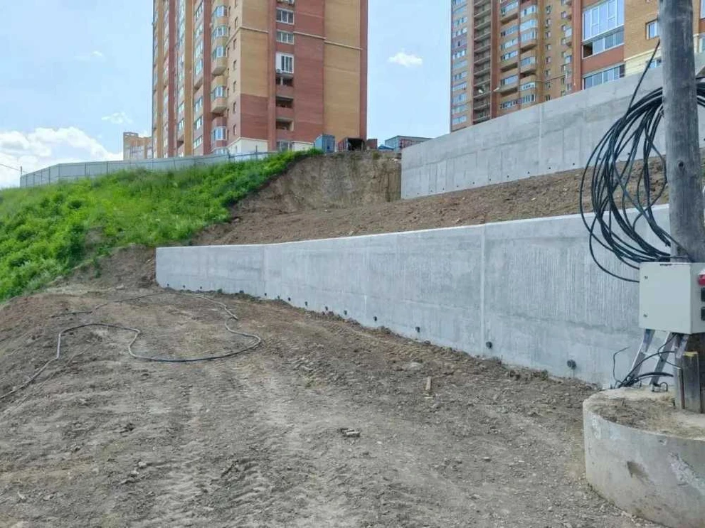 На ул. 2-й Огородной в Красноярске завершилось строительство 2 подпорных стен