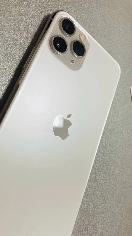 Работник аэропорта Новосибирска совершил кражу двух iPhone