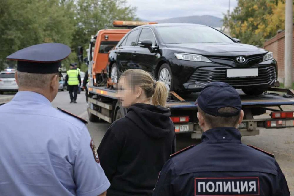 В Туве у пьяной автоледи суд конфисковал автомобиль Toyota Camry