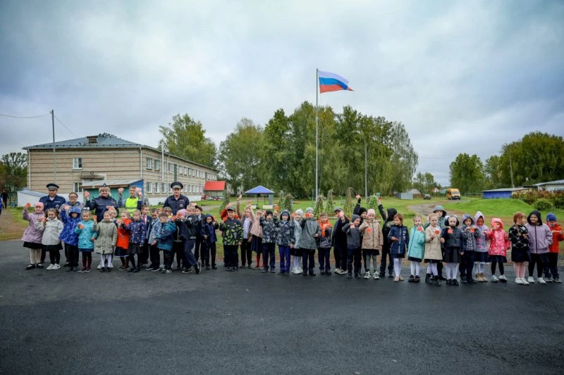 В селе Кожевниково Томской области полиция провела урок для первоклашек 