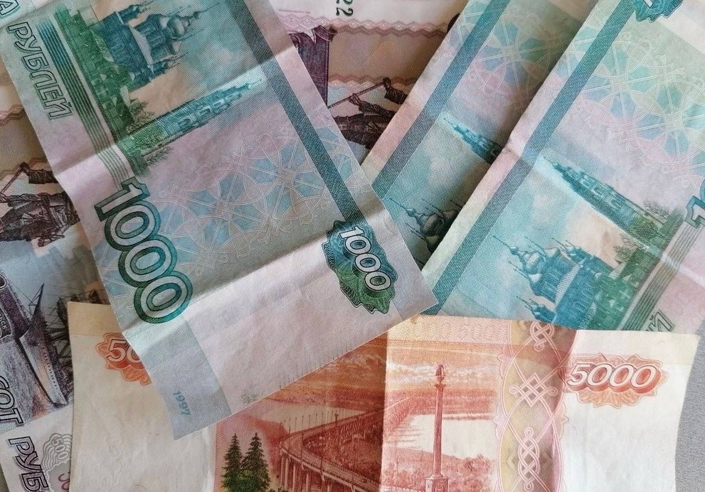 В Томской области многодетной матери выплатили 30 тысяч рублей на школьную форму