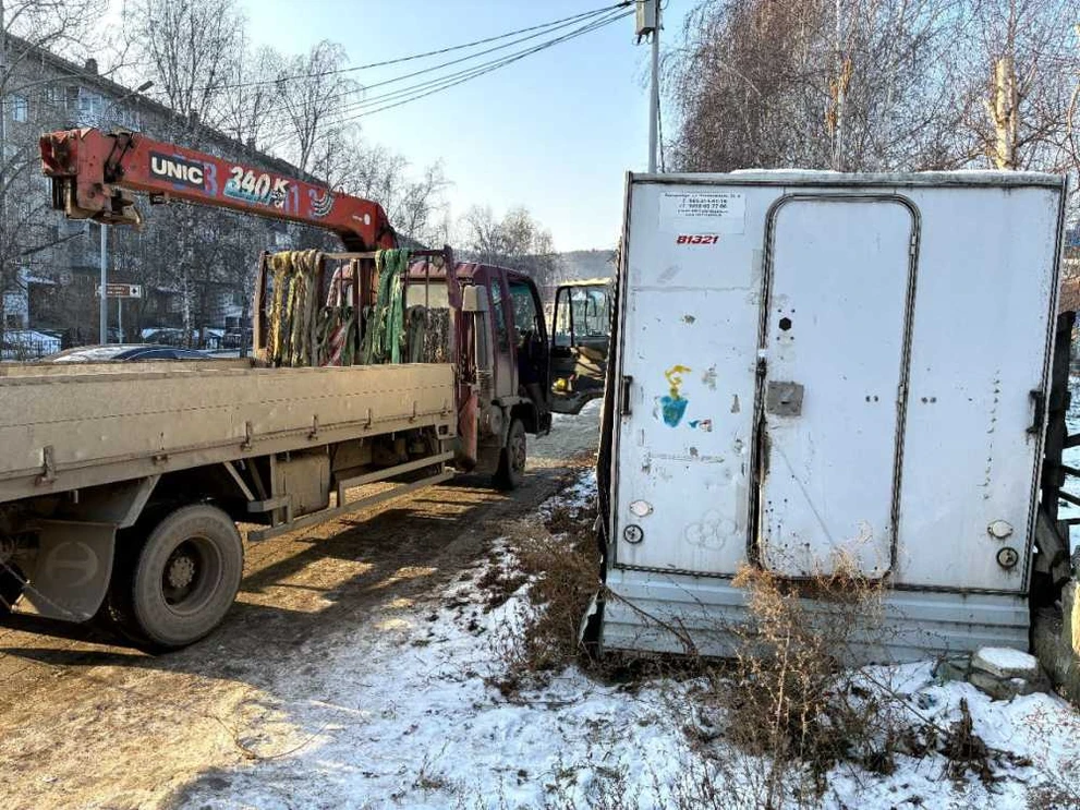 В Горно-Алтайске приступили к сносу ларьков, нарушающих новые правила