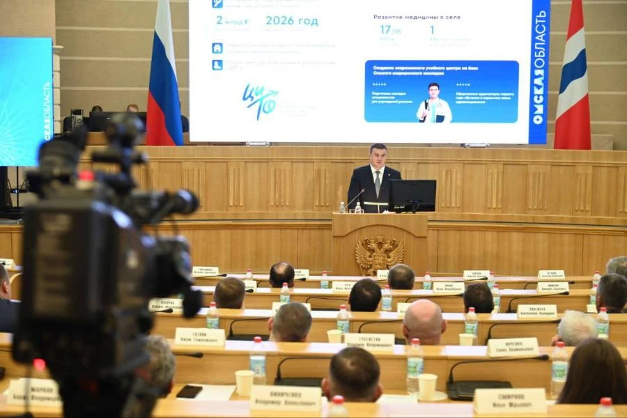 Губернатор Омской области отметил успехи в развитии материально-технической базы образования