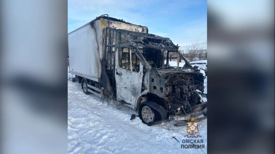 «Проклятое место» – в Омске пьяный водитель во второй раз совершил ДТП на одной и той же парковке 