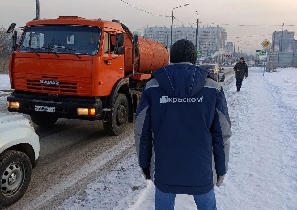 В Красноярске поймали с поличным «черного» ассенизатора возле детсада 