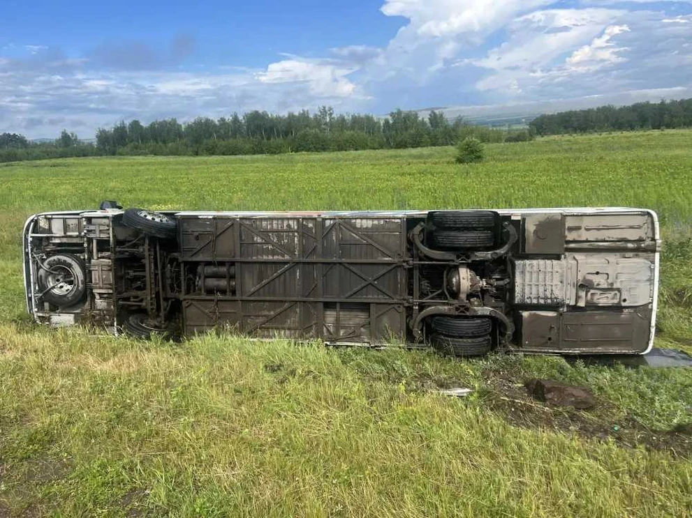 В Красноярском крае в ДТП попал автобус с 27 детьми