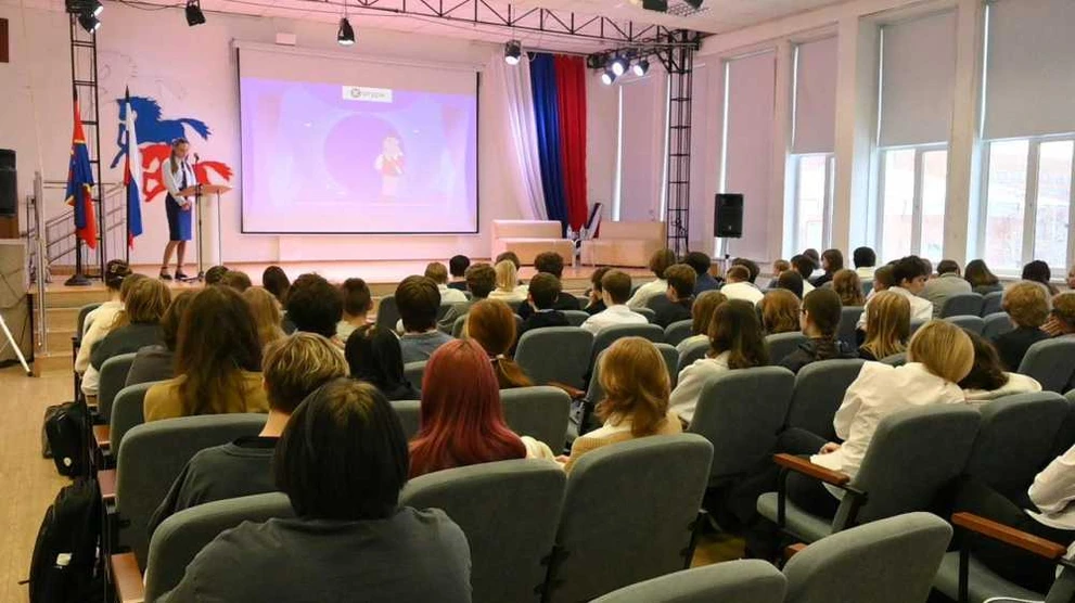Для красноярских школьников провели «Урок цифры» 