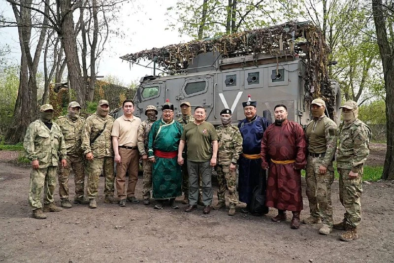 Глава Тувы встретился с высшим командованием войск в зоне СВО