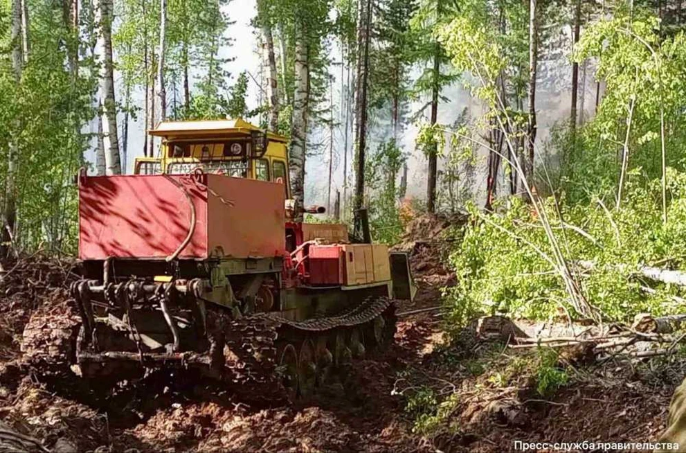 В Иркутской области борются с лесными пожарами