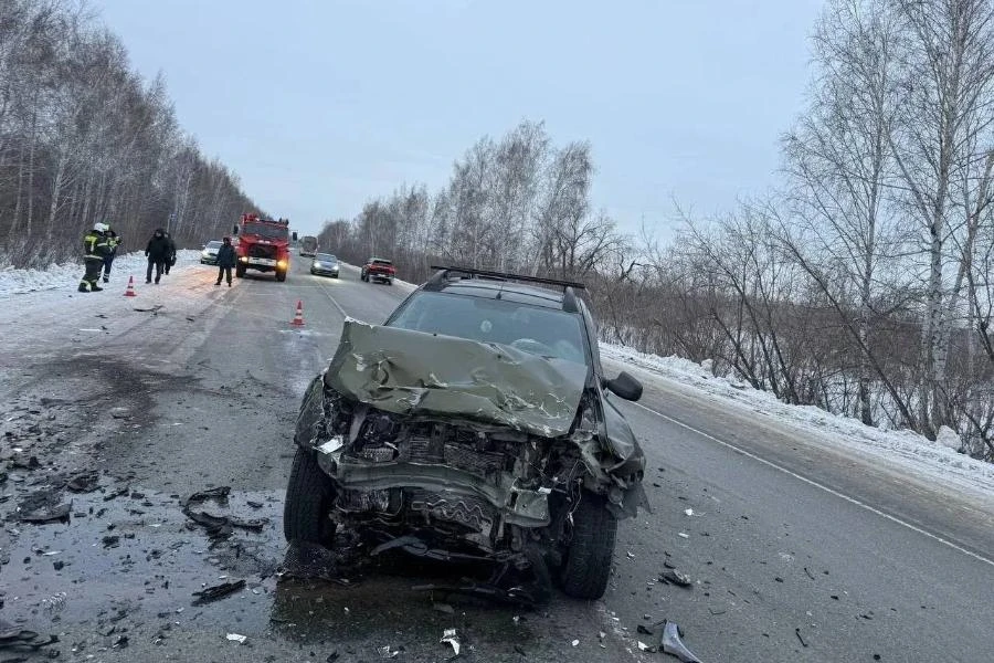 В Омской области в ДТП с выездом «на встречку» погибла женщина-водитель 