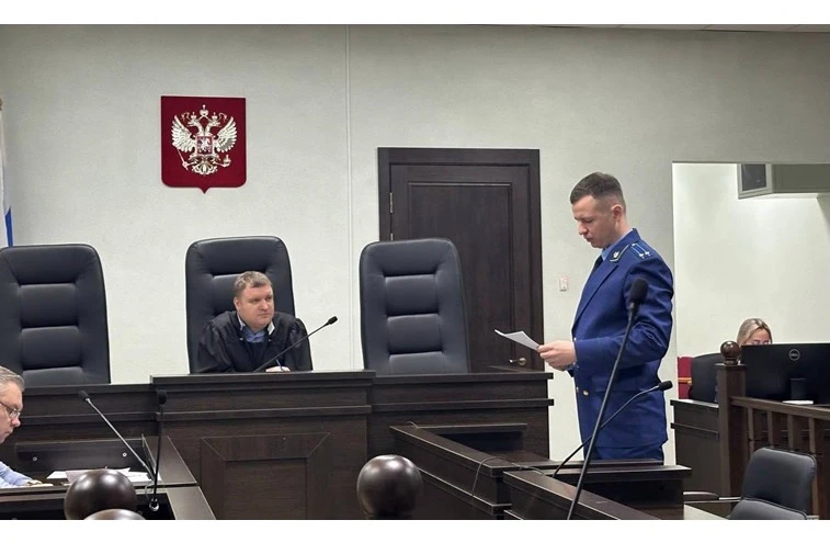 Омича областной суд признал виновным в государственной измене за перевод в 500 долларов