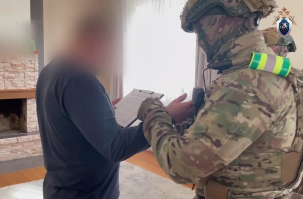 В Красноярске двух сотрудников авиакомпании подозревают во взяточничестве