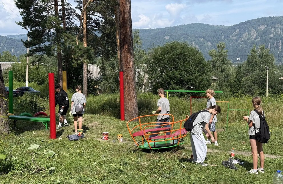 В Красноярском крае корпоративные трудовые отряды старшеклассников помогли преобразить город