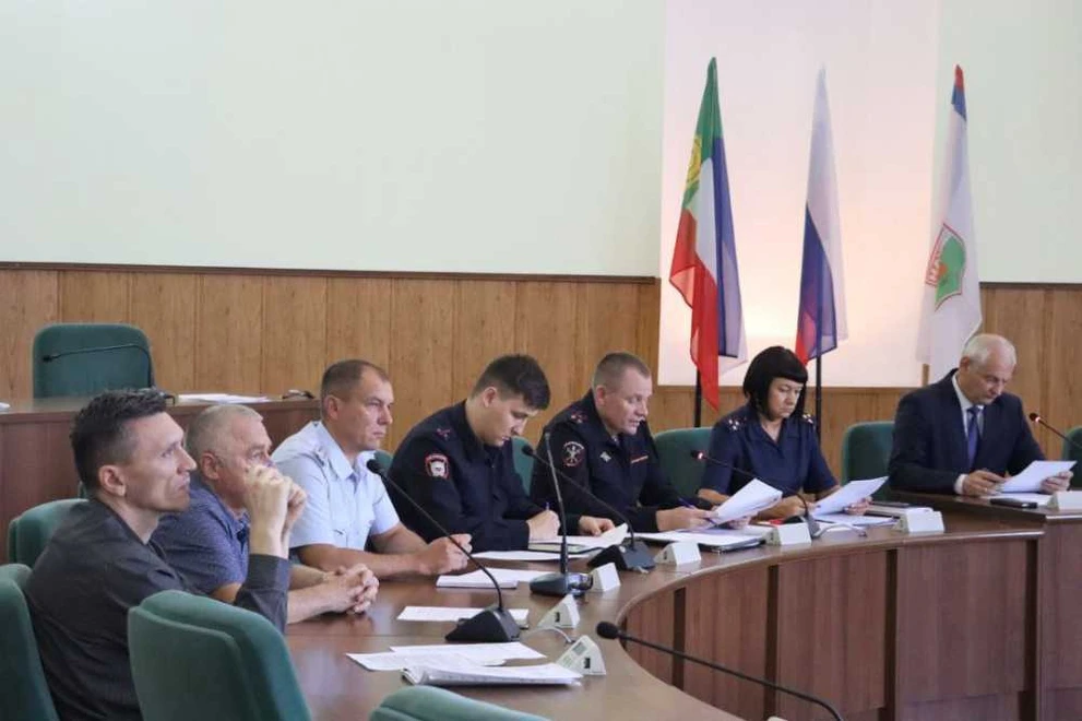 В столице Хакасии обсудили помощь бывшим осуждённым и бездомным