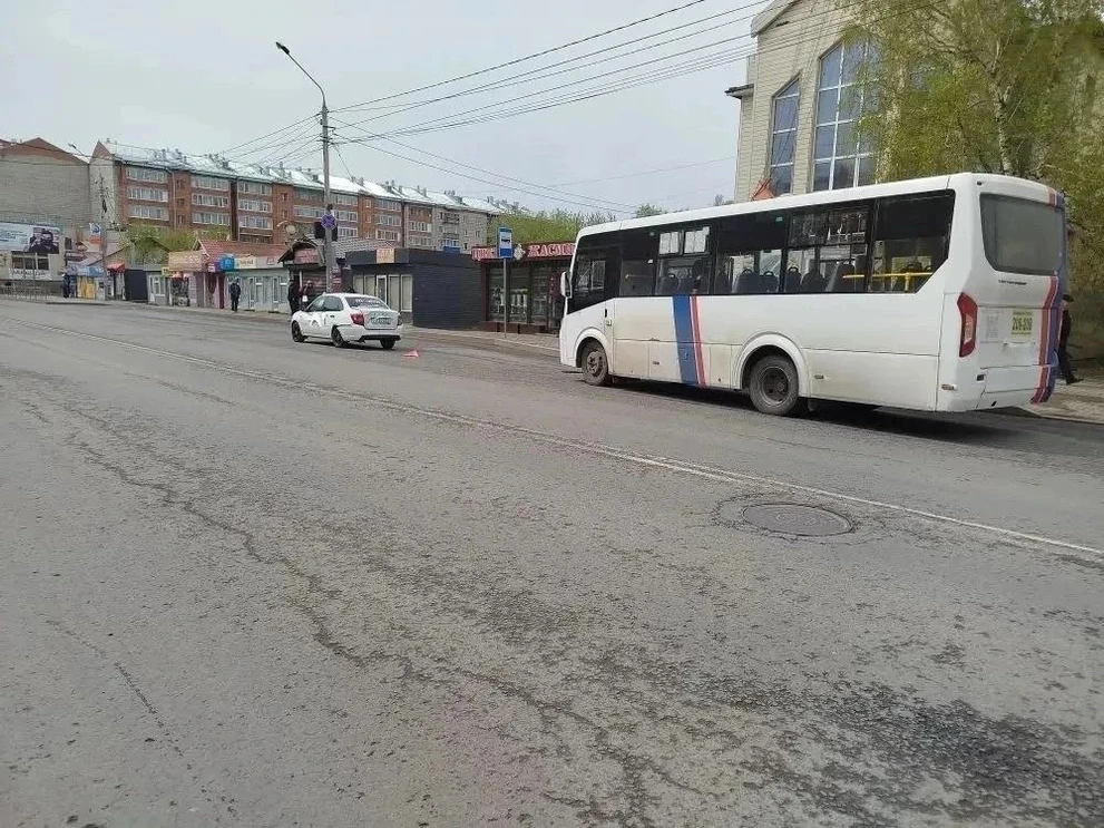 В Томске автобус врезался в «Ладу»: травмы получила пассажирка  