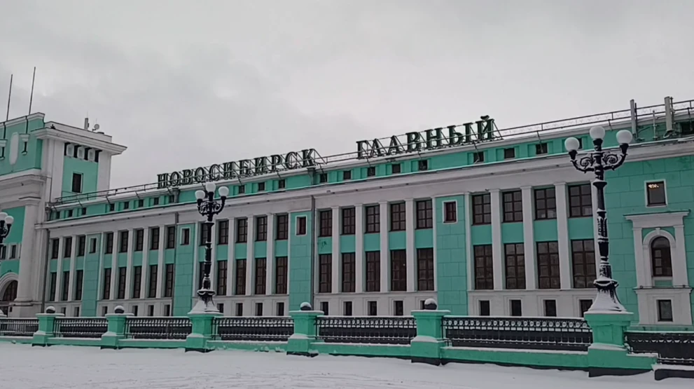 Новосибирские полицейские сняли дебоширку с поезда Владивосток – Москва