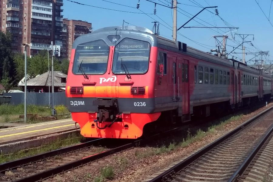 В Красноярске мужчина попал под электричку