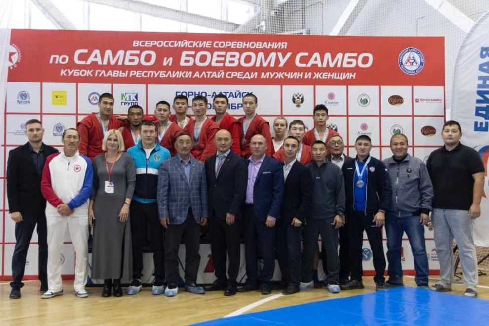 Четыре самбиста из Республики Алтай стали мастерами спорта России