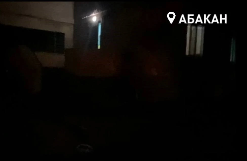 Тёмное крыльцо травмпункта в столицы Хакасии может стать причиной новых травм