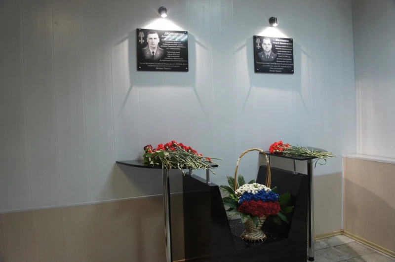 Мемориал pamyatnaya_doska_imeni_Aleksandra_Dvornikova_(1)-800x600.jpg