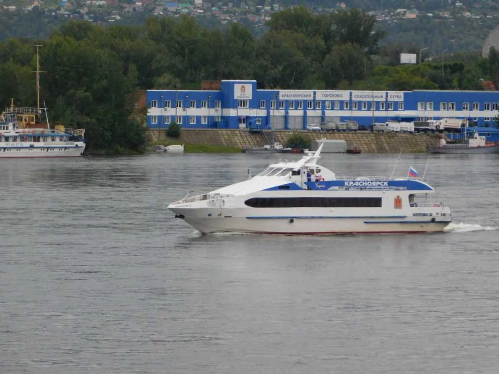 Скоростной теплоход на пригородной линии DSCN0093.JPG