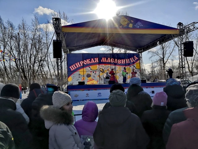 В Красноярске с сибирским размахом празднуют Масленицу