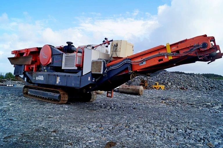 Щековая дробилка – Sandvik UJ440i SHCHekovaya-drobilka.jpg