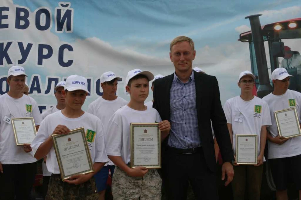 Замминистра и юные пахари IMG_4402-.jpg
