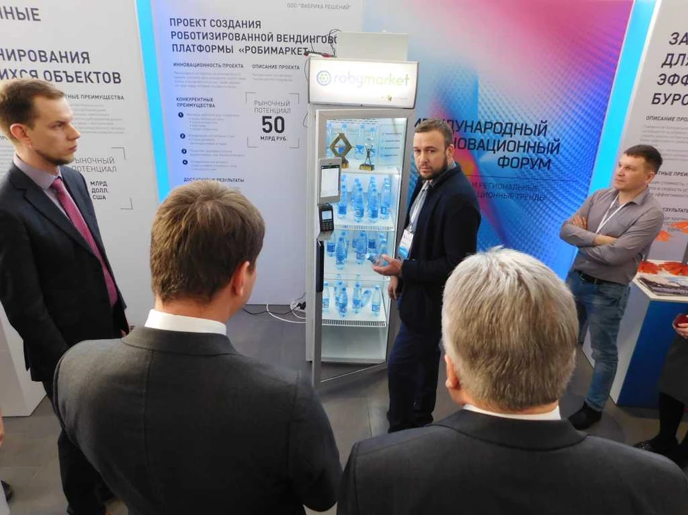 Торговый аппарат узнаёт своих покупателей и видит, что они берут с полок DSCN4473.JPG