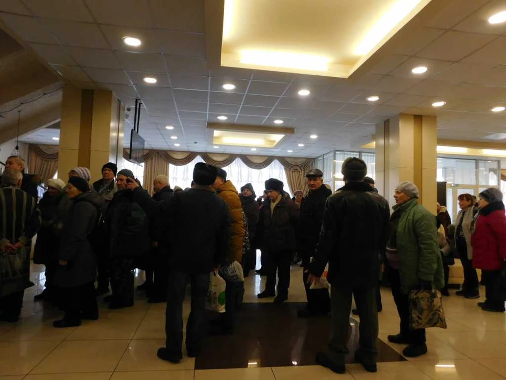 Ближе к обеду участники акции Росстандарта заполнили холл Дворца культуры DSCN5697.JPG