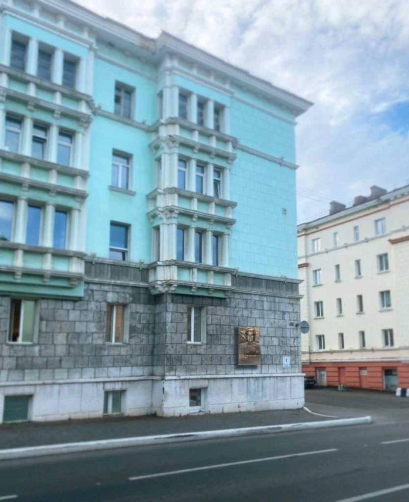 Мем. доска Долгих.jpg Мем. доска Долгих.jpg