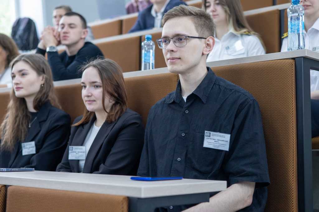 Идет конферренция. Фото - Екатерина Губская.jpg