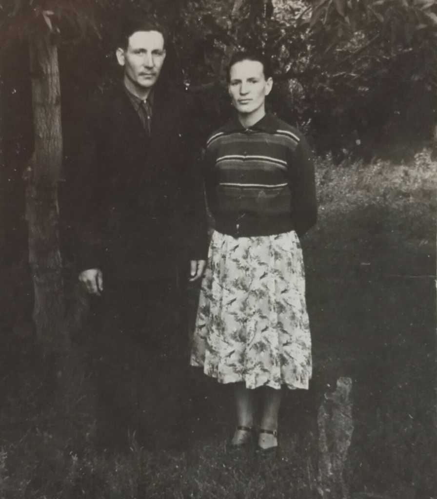 Отец и мама молодые.jpg