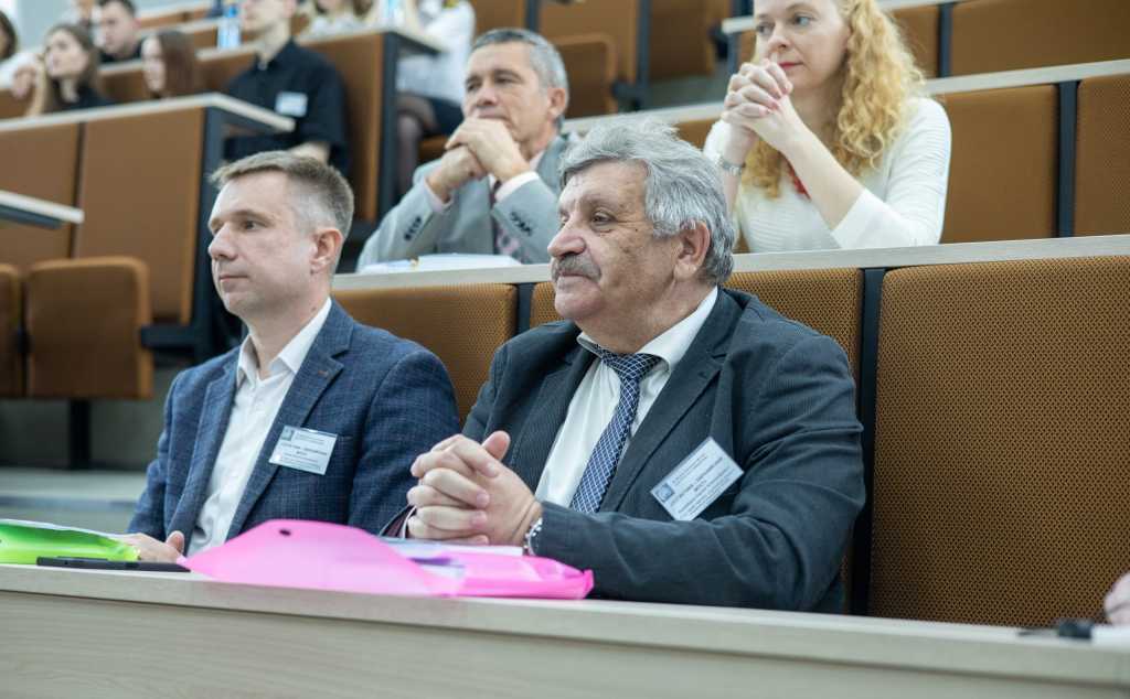 Идет конференция. Фото - Екатерина Губская.jpg