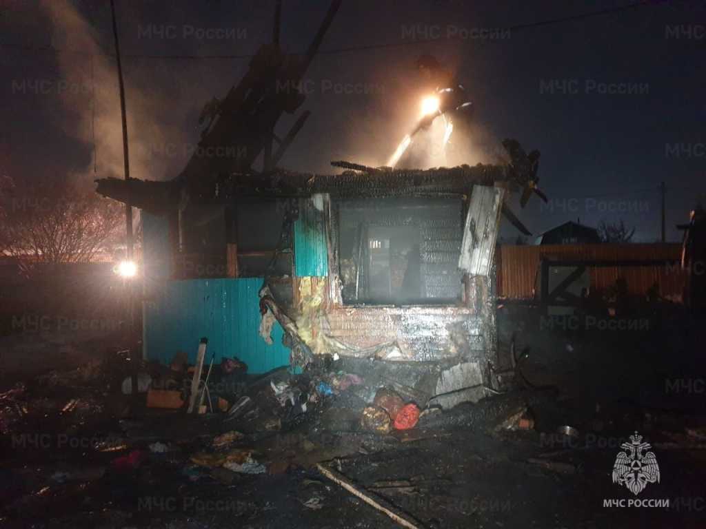 dva-cheloveka-pogibli-na-pozhare-v-irkutske_1764902898681305424__2000x2000__watermark.jpg