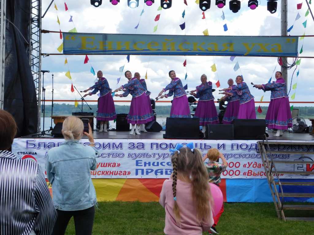 Усть кемь школа. Усть кемь 2009 году. Погода усть кемь енисейский. Фестиваль ухи. Северные рыбаки.